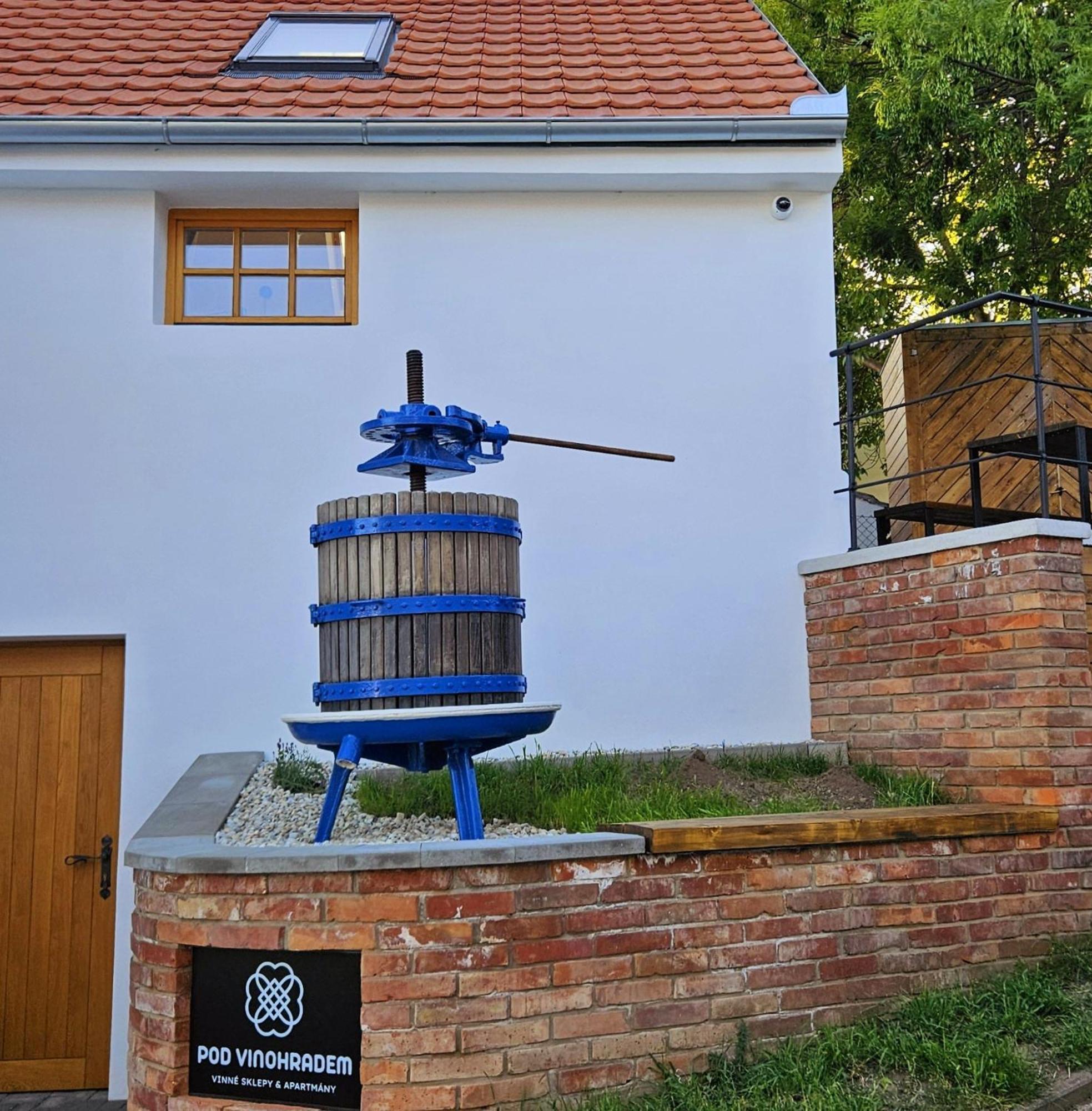 Pod Vinohradem - Apartmany & Vinne Sklepy Mutěnice Exteriér fotografie