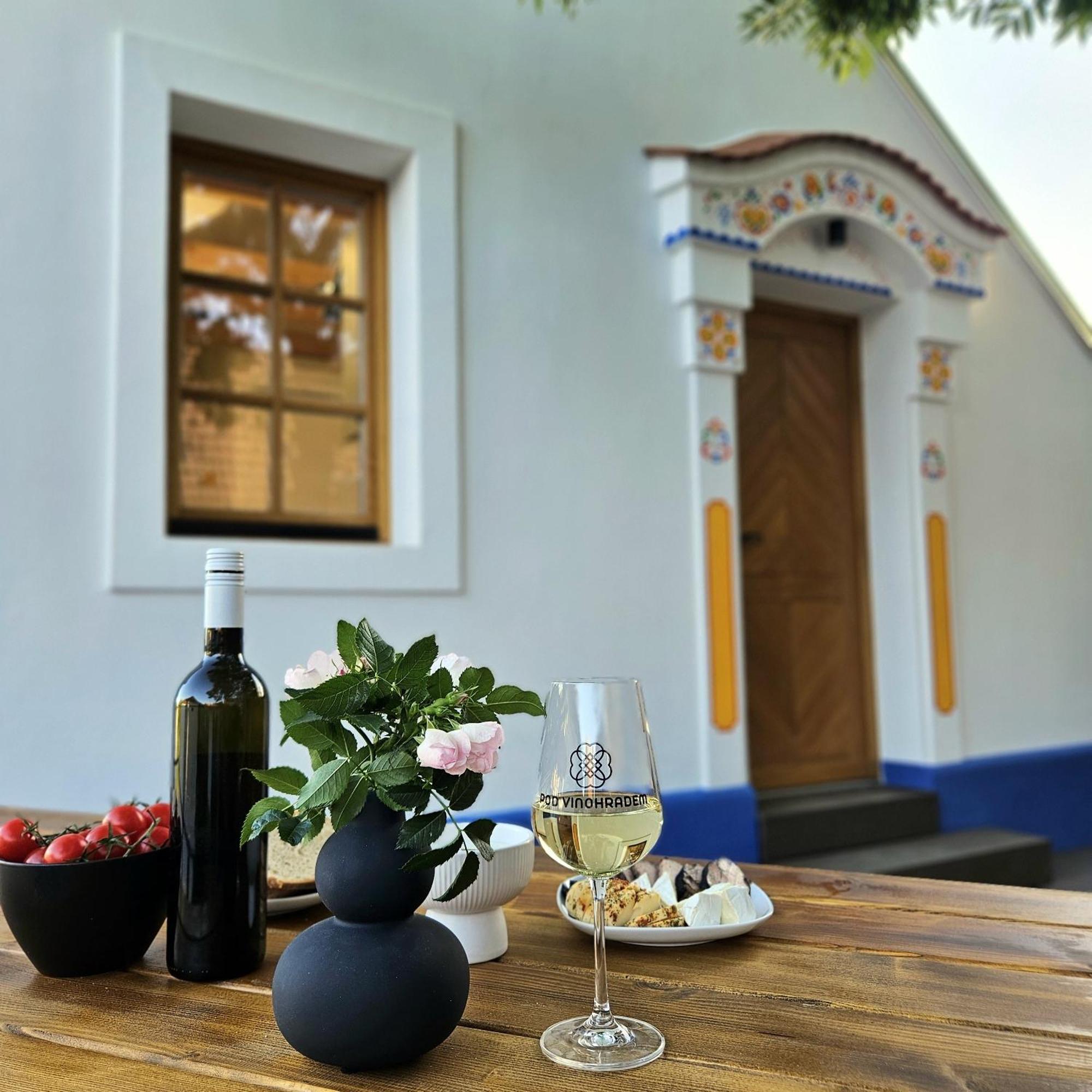 Pod Vinohradem - Apartmany & Vinne Sklepy Mutěnice Exteriér fotografie